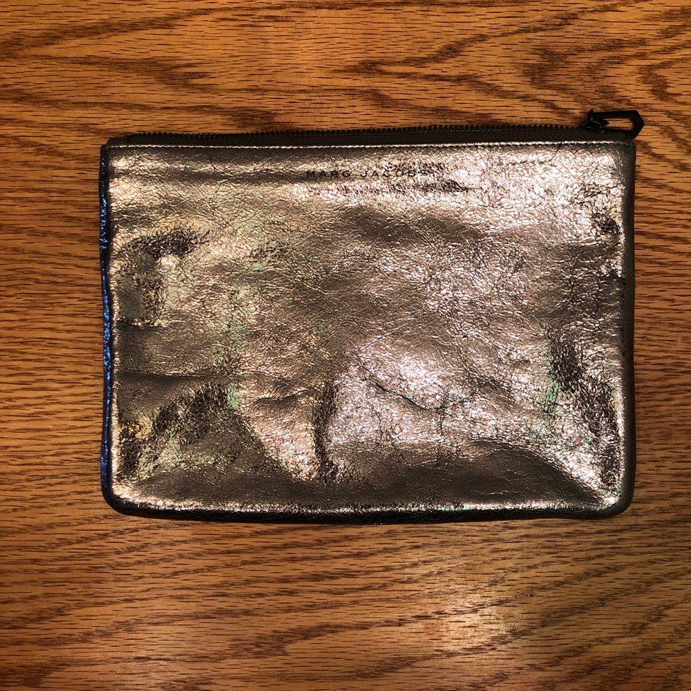 💗Marc Jacobs zippered clutch very cool looking bronze metallic crinkle.